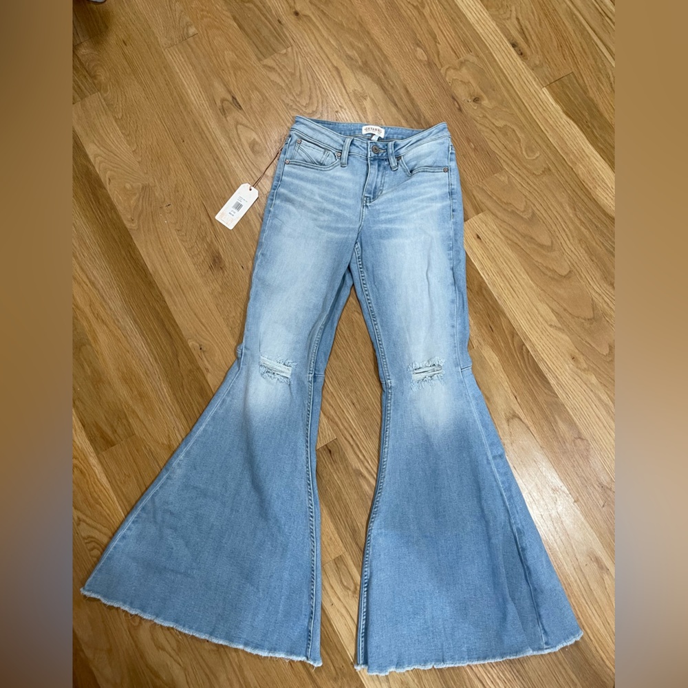 Light blue flare jeans NWT / 27